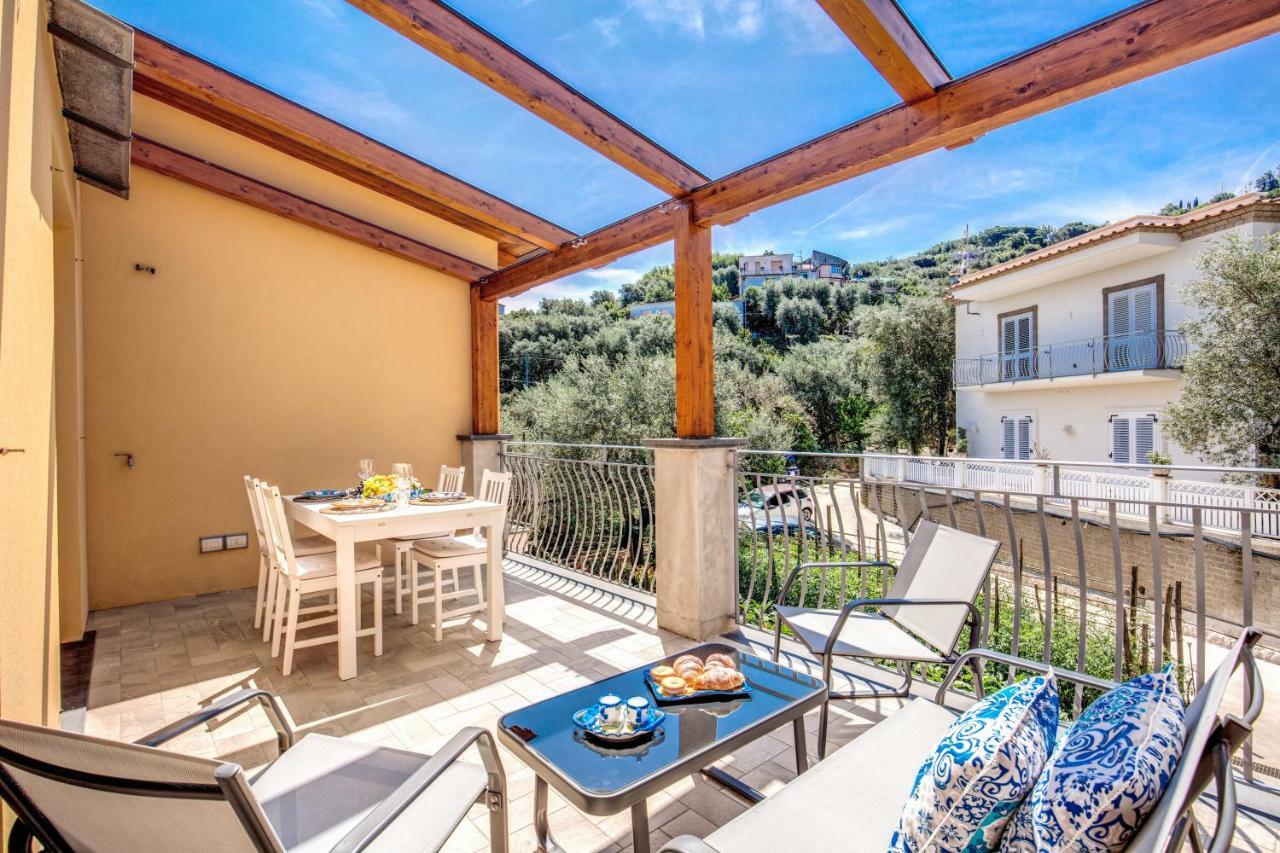 Апартаменты Chez Carme' Сорренто Экстерьер фото