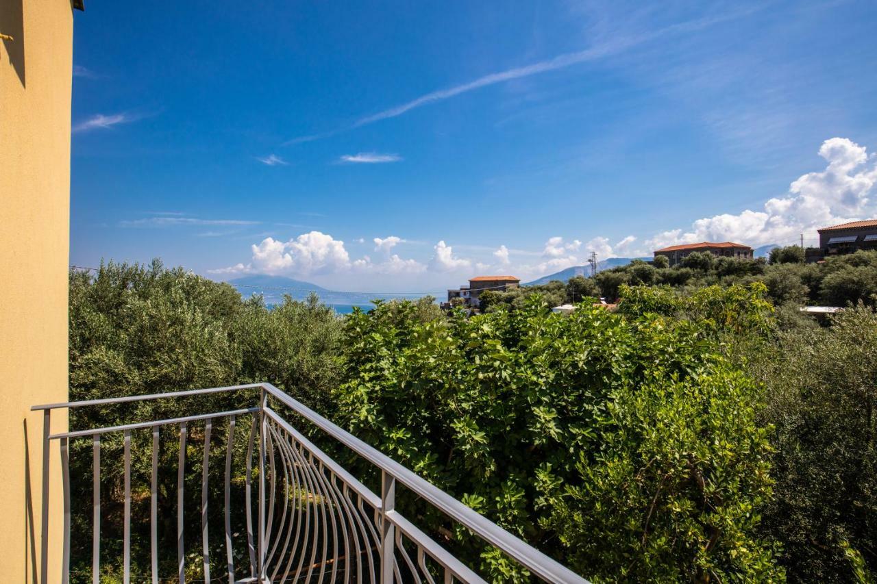 Апартаменты Chez Carme' Сорренто Экстерьер фото